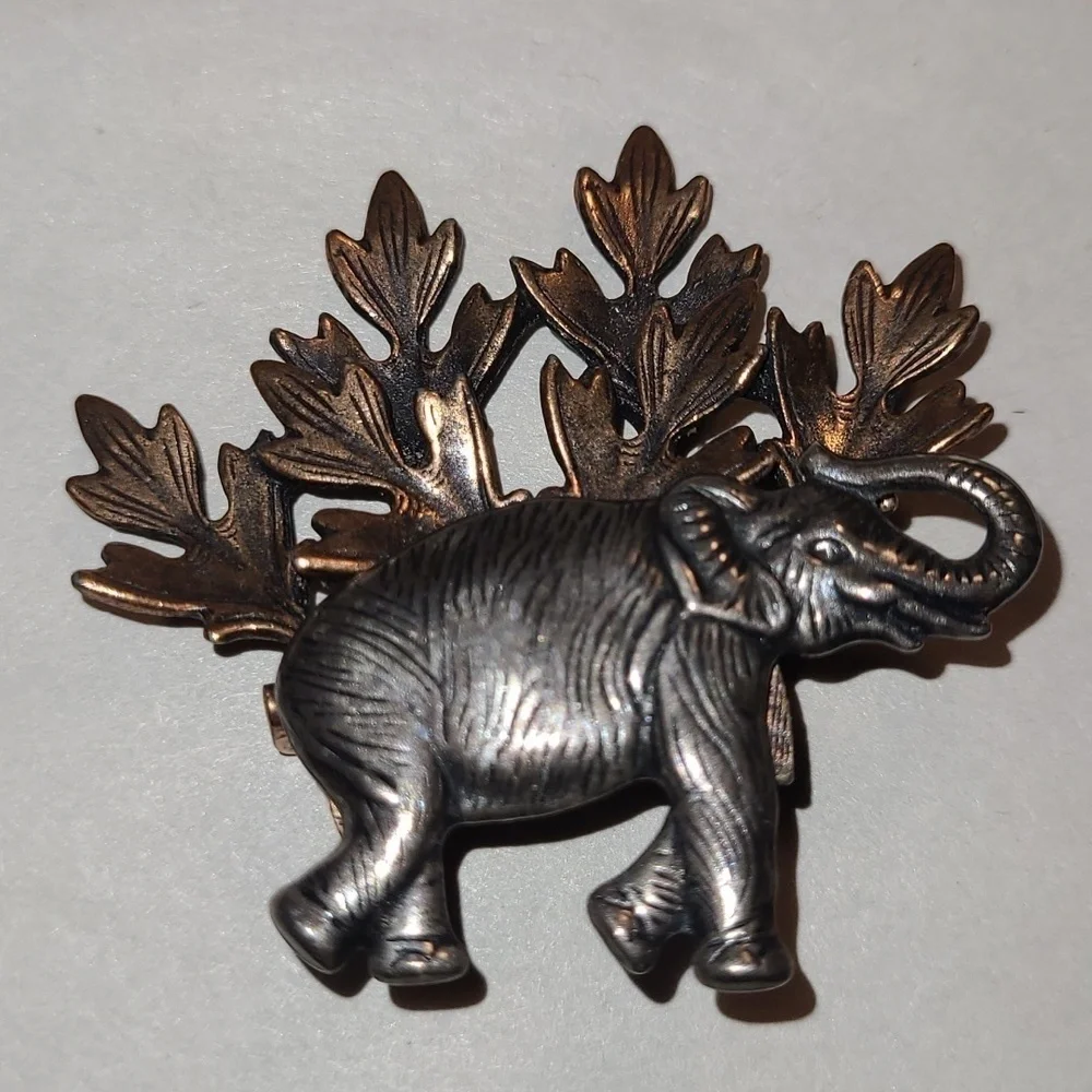 Elephant 🐘 Brooch